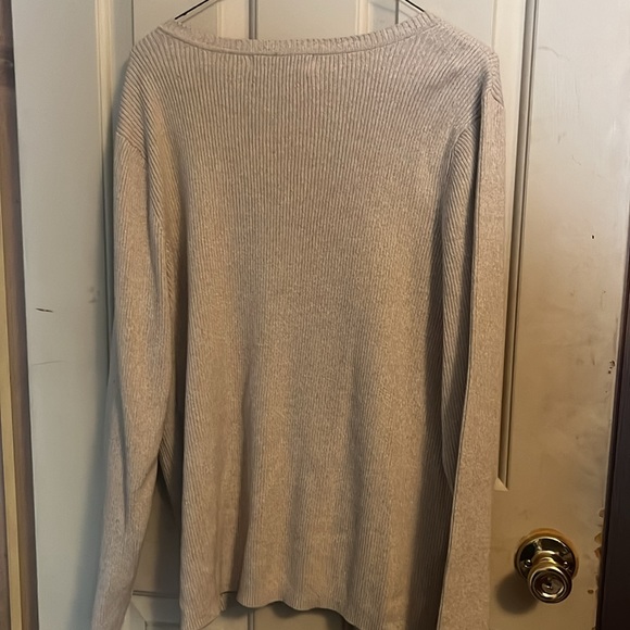 Cream V-neck sweater - Picture 2 of 2